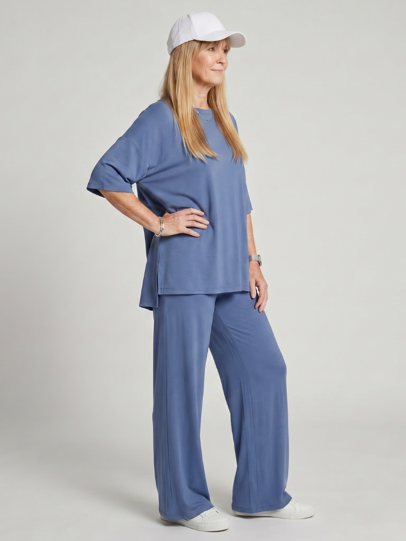 Women’s oversized short-sleeve top and wide-leg pants set, blue, side view